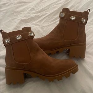 Mata Boots-Ankle.  Size 9..never worn